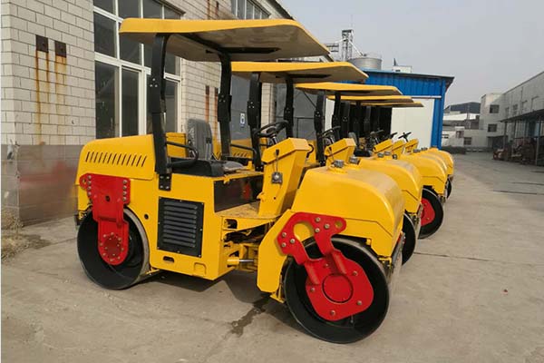 <a href='http://www.ytoven.com' target='_blank'>壓路機</a>