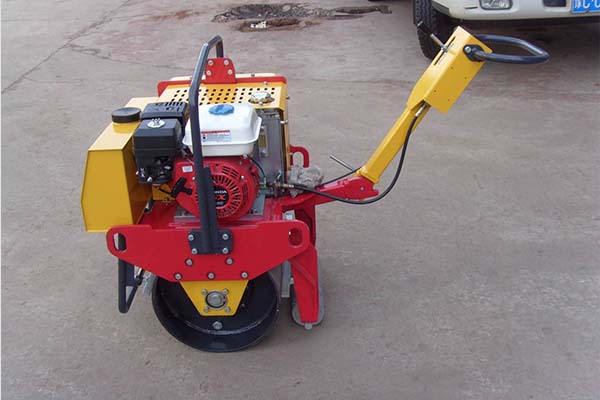 小型<a href='http://www.ytoven.com' target='_blank'>壓路機</a>